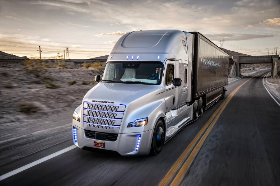  Freightliner Inspiration Truck 2015 года  (фото 1 из 15)